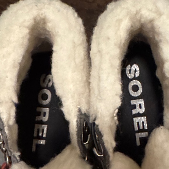 Like New Sorel Waterproof Gray Boots with Red Laces - Picture 9 of 14